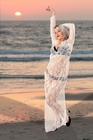 2. Am Strand mit schwarzem Bikini