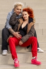 Assistentin durfte auch ins Bild oder war es zum Aufw&auml;rmen?