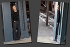 Model versteckt sich