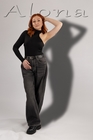 Das Model im hellen Studio